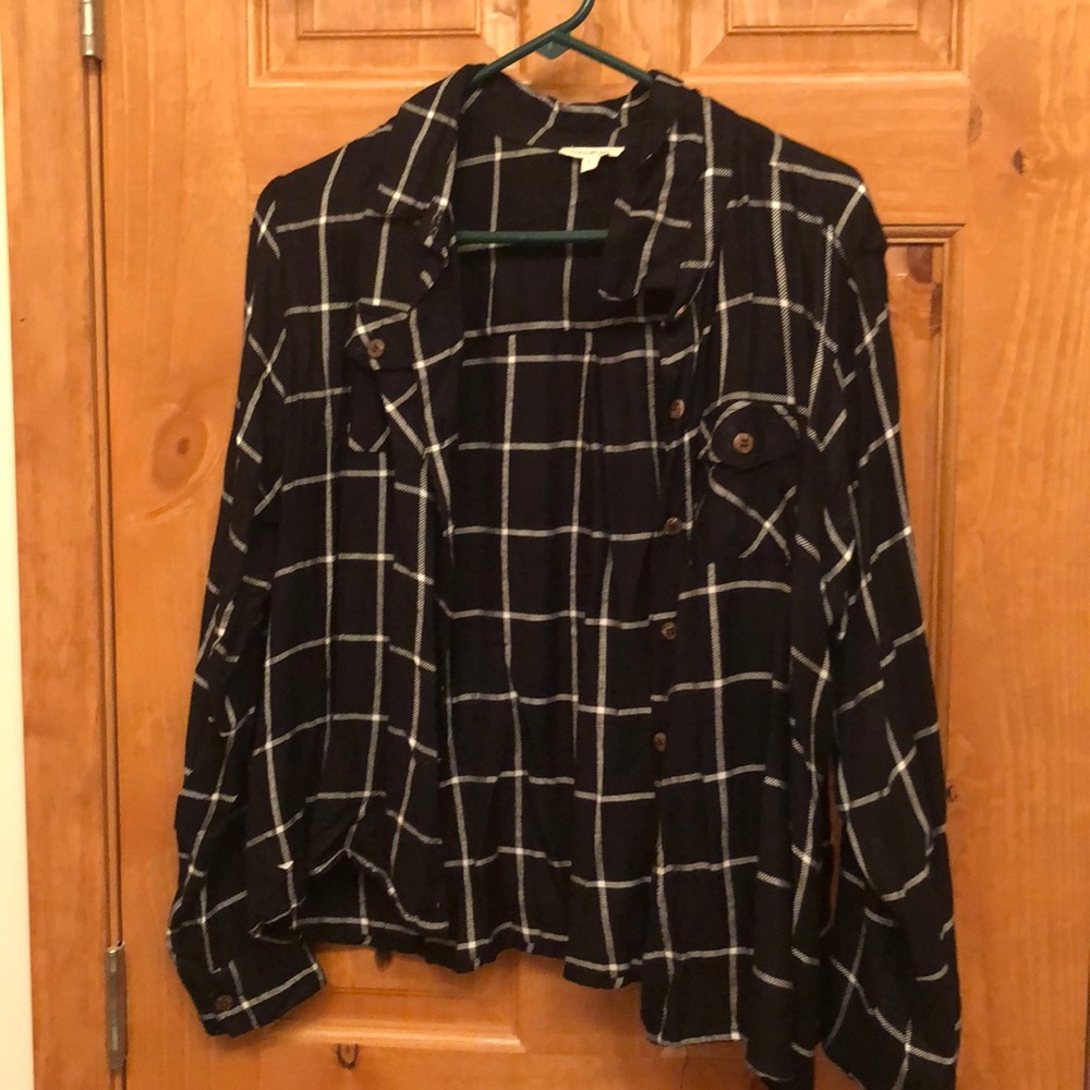 BLACK AND WHITE BUTTON DOWN PLAID SHIRT